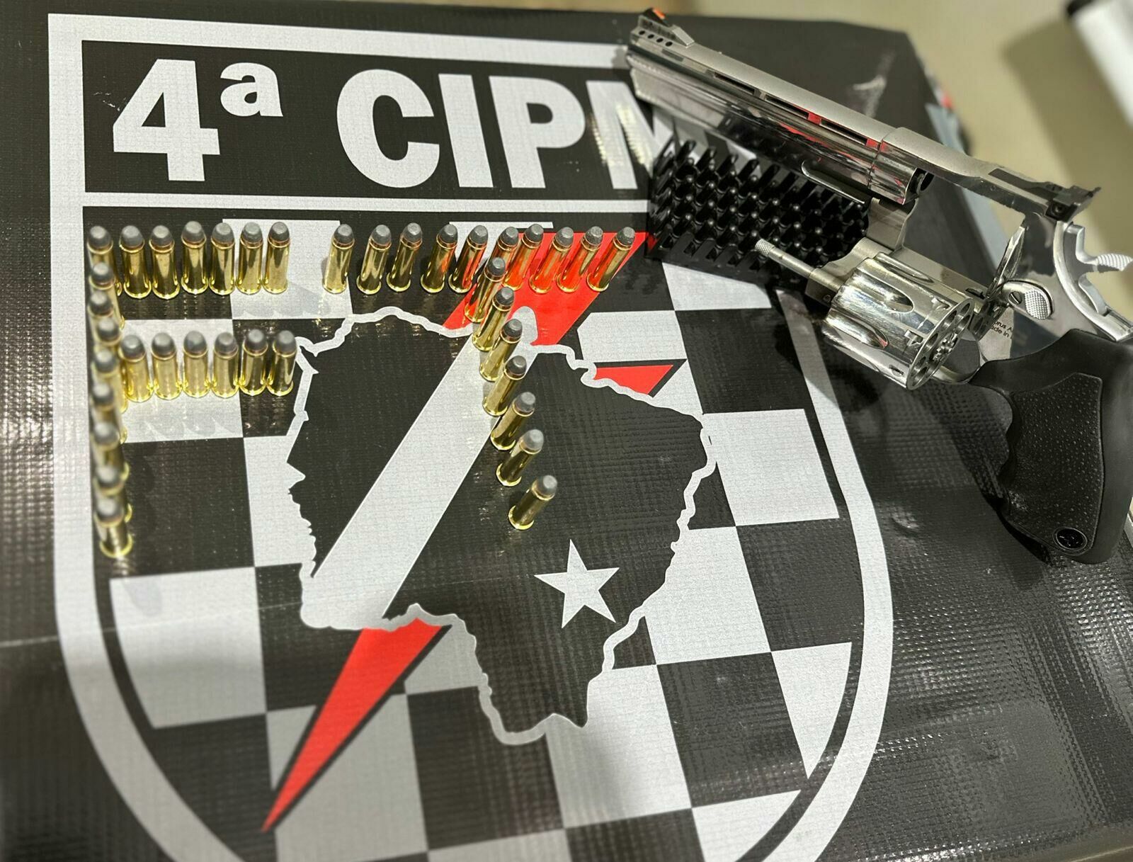 Imagem de compartilhamento para o artigo Homem com porte de CAC é preso com revólver .357 e munições após ameaça e fuga em caminhonete em Chapadão do Sul da MS Todo dia